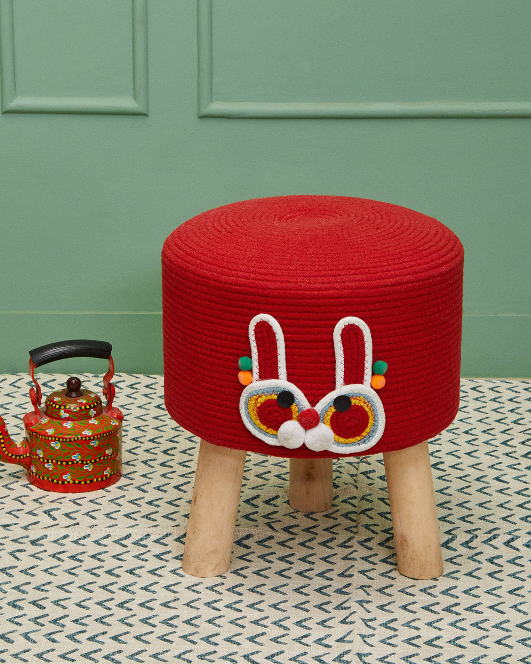 Red cartoon Kids 3 legged wooden sitting stool/ottoman/muddha/pouffe
